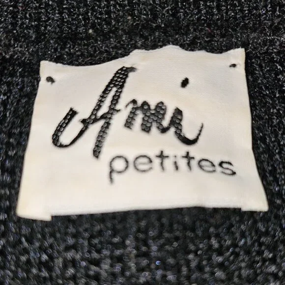 🔥HP🔥CHANEL-STYLE BLACK CARDIGAN w/ GOLD ACCENTS FEATURING SIX BUTTON CLOSURE - Picture 11 of 12